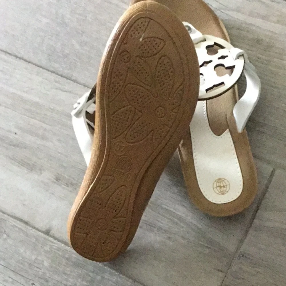 Gezer Women’s white sandals - Picture 2 of 4